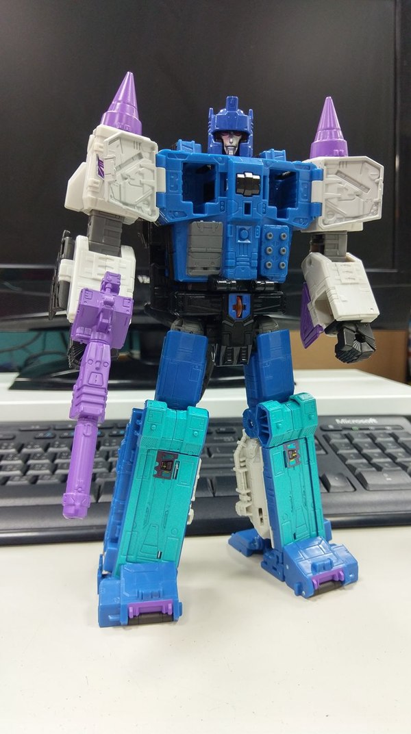 Titans Return Overlord Leader Class Wave 5 Out Of Package Photos 10 (10 of 12)